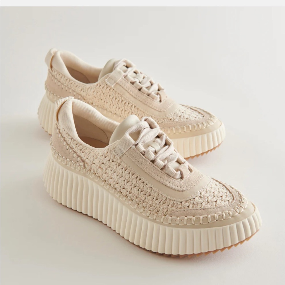 Dolce Vita Dolen knit sandstone sneakers women’s sz. 7.5